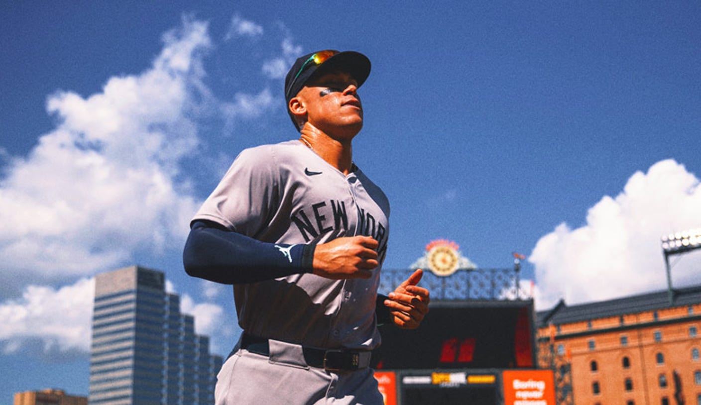 Yankees’ Aaron Judge, Knicks’ Jalen Brunson, Alabama’s Jalen Milroe exchange gifts