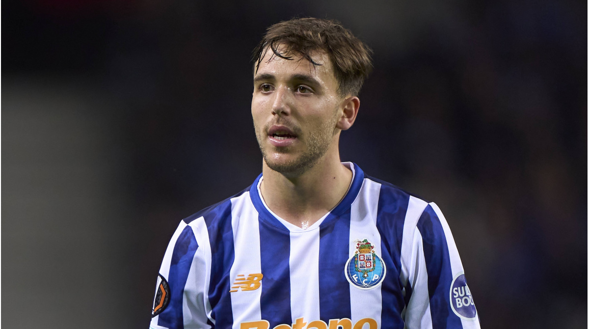 Manchester City sign former Barcelona midfielder for €60 million
