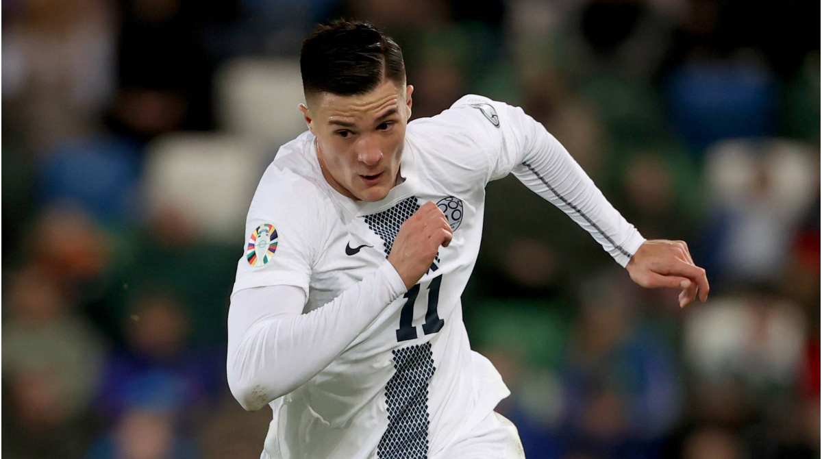 Latest transfer news: Chelsea and Liverpool chase Betis winger, Man Utd want Sesko