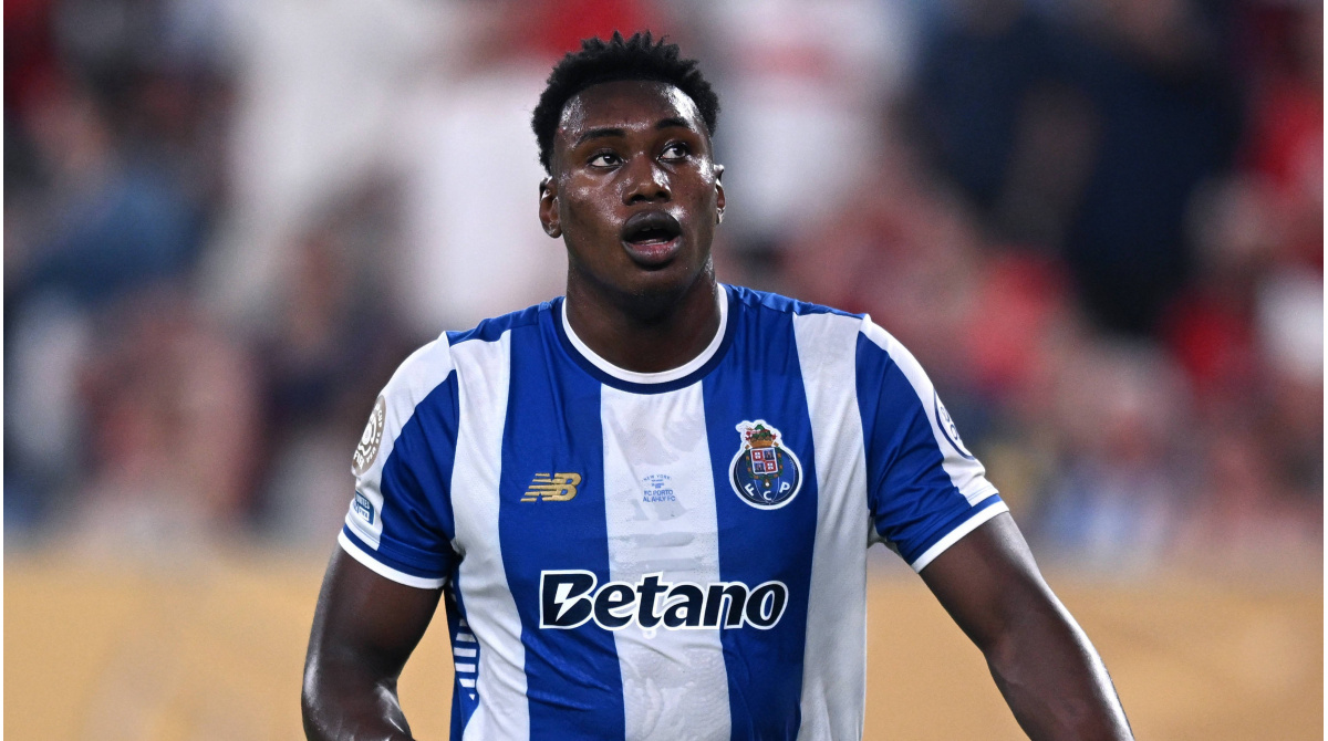 Latest transfer news: Chelsea and Spurs battle for Porto star, Mainoo to Napoli