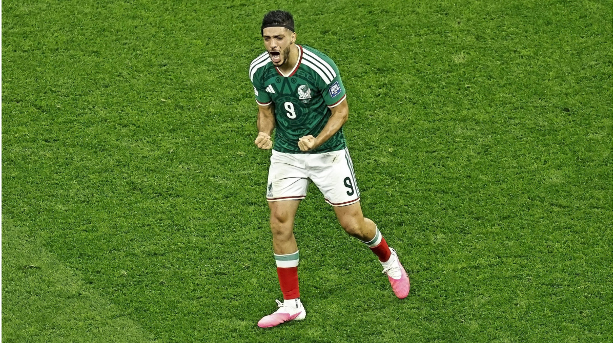 Raúl Jiménez closes in on Chicharito – Mexico smash Ecuador to reach round of 16